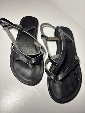 BAMBOO Black Strappy Toe-Loop Sandals